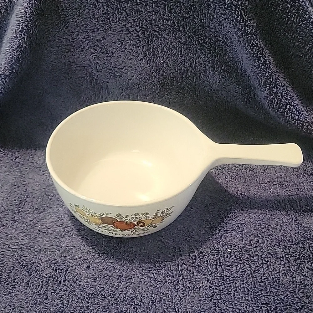 Corningware Spice of Life La Marjolaine small stove top pot. Scars but nice